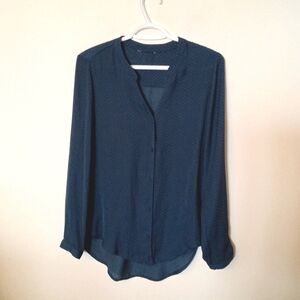 Women's Blue Tone On Tone Polkadot V-Neckline Silk Feel Button Front Blouse Sz M